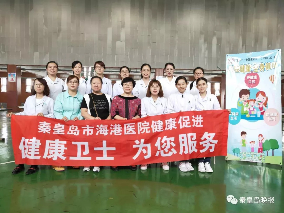 让笑容更自然的办法,三个动作可以让笑容变灿烂