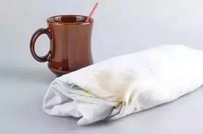衣服不管染上什么只需一招,衣服染到污渍怎么洗掉