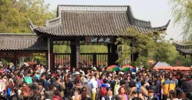 还抱团旅行？你知道旅行社是怎么转走游客钱的！看过后就明白了！