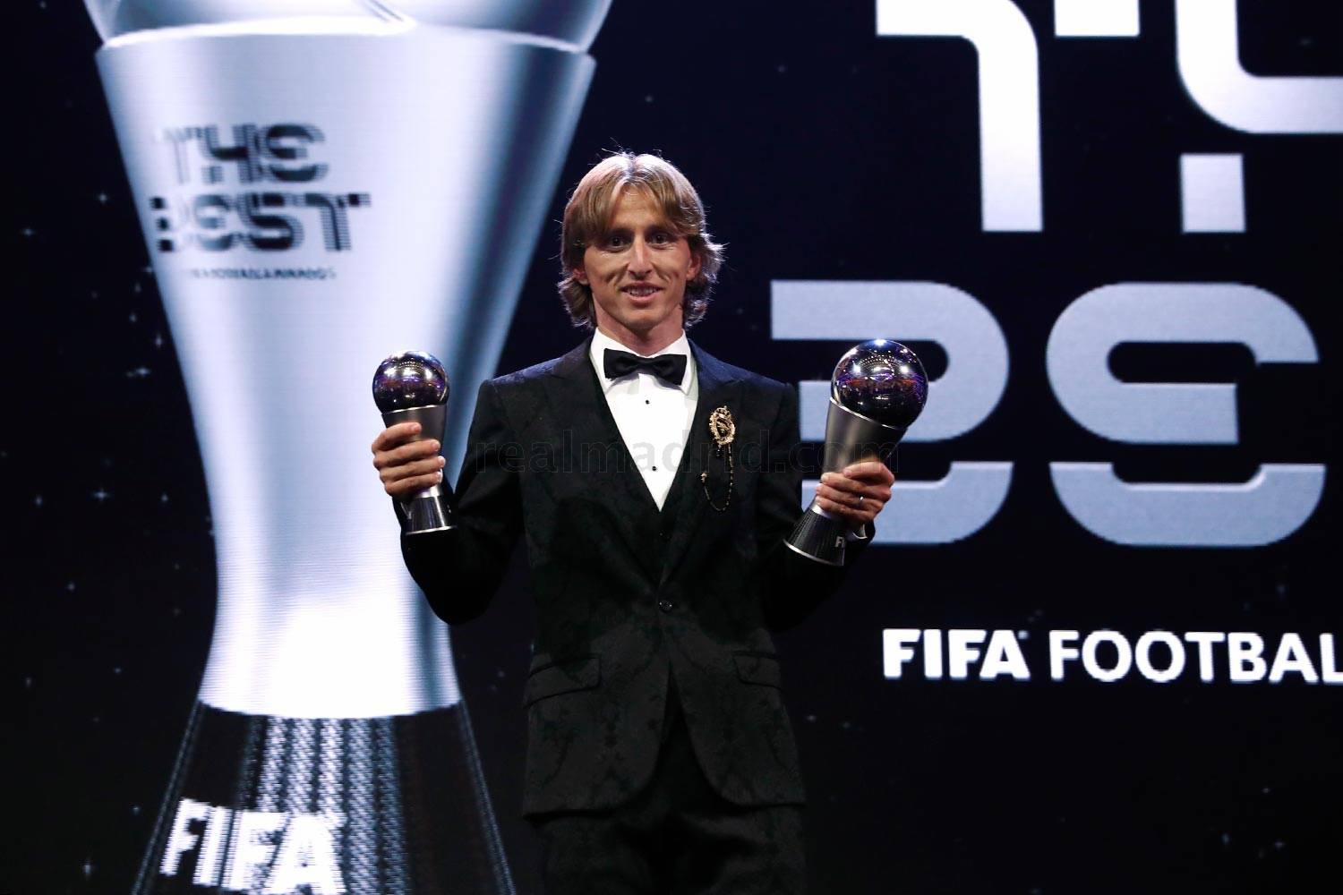 皇马客战塞维利亚迎挑战：两大主力缺阵新科世界足球先生或轮休
