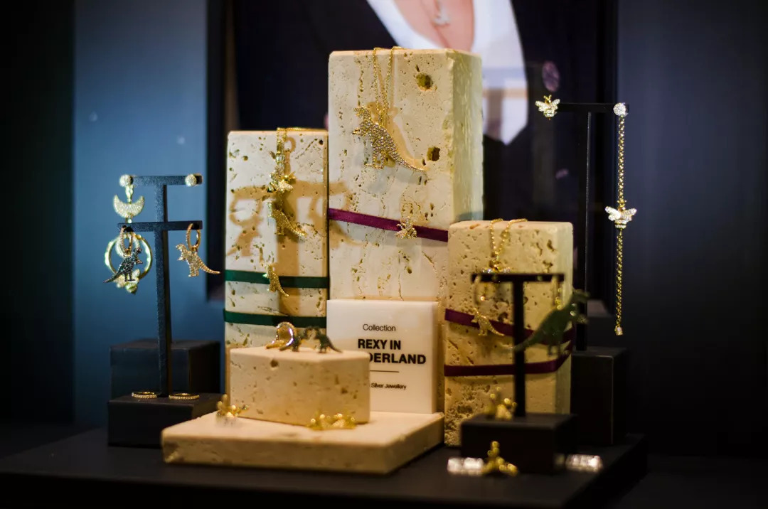 apmmonaco是奢侈品吗,apmmonaco官方旗舰店橱窗