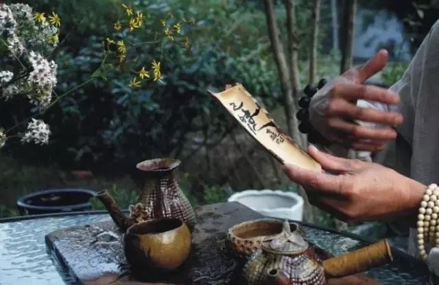 柴烧瓷器：看似不完美，有的人却爱不释手，魅力何在？