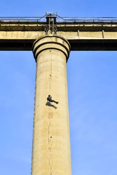 解放军撤了哪些文工团,中国国防部最新文工团消息