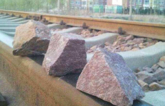 中国高铁遇到大石头怎么解决,高铁路上遇上大石头怎么办