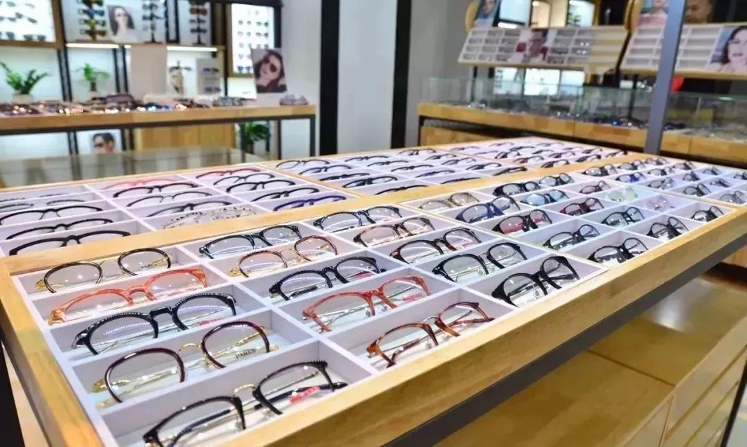 「丽江福利」价值400元的近*眼镜视**免费送！暴龙太阳镜338带走！国庆这家店搞事情！