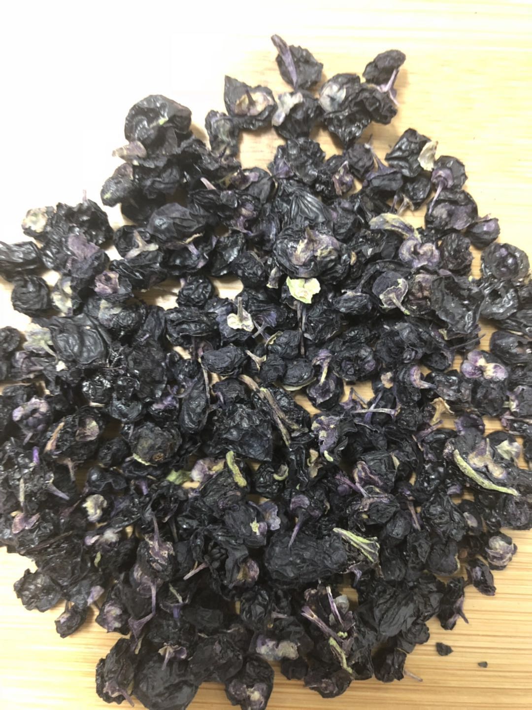 黑枸杞怎么识别有没有上色,怎样识别种植和野生黑枸杞