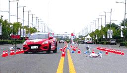 武汉百人吃鸡大秀，地表最快或特技鬼才？解密载具中的“战斗机”