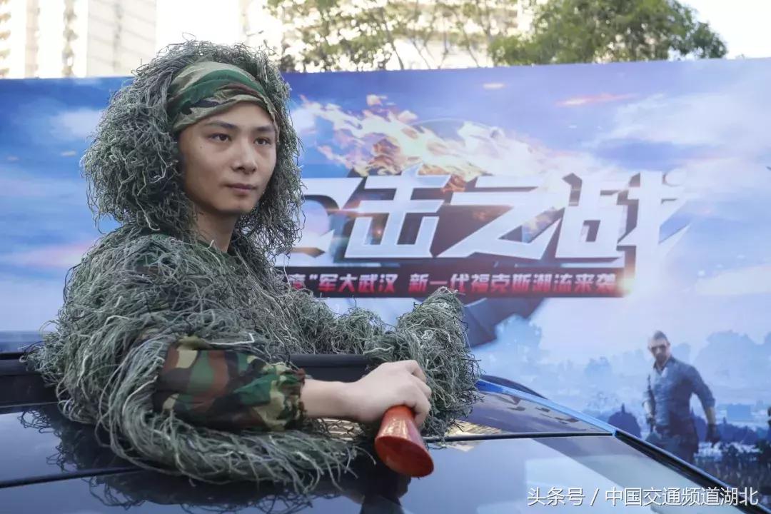 武汉百人吃鸡大秀，地表最快或特技鬼才？解密载具中的“战斗机”