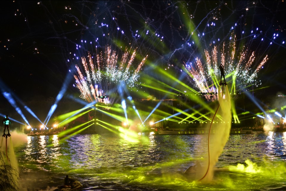 国庆节水下演出,2020红河水乡国庆水舞秀