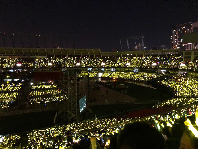 鹿晗17年跨年演唱会,鹿晗17年晚会