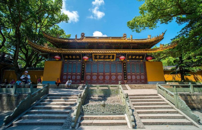 舟山市普陀区，佛教文化悠久，有海天佛国、人间第一清静境之称