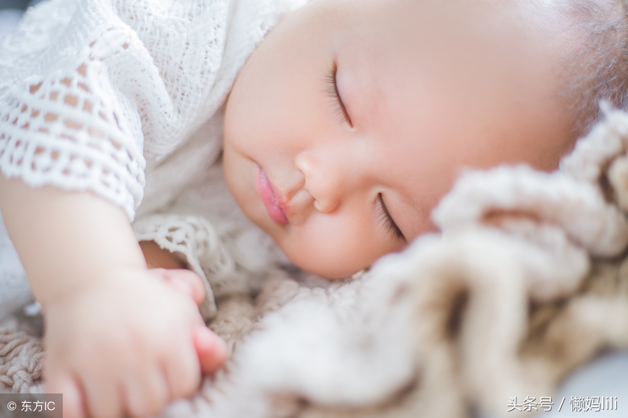 6个月宝宝身上出现大面积的红疹,六个月宝宝浑身起红疹子