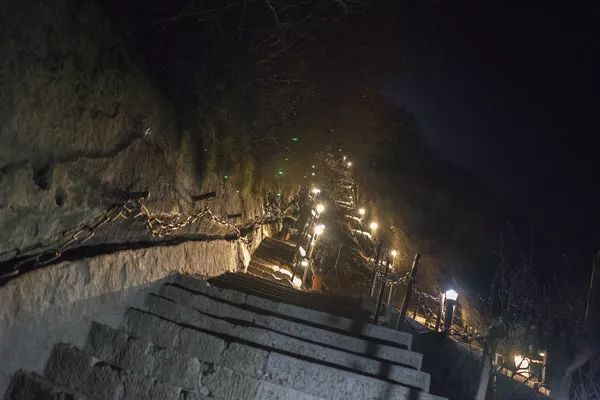 爬华山最佳时间旅游攻略图,登华山攻略爬华山的最佳路线图