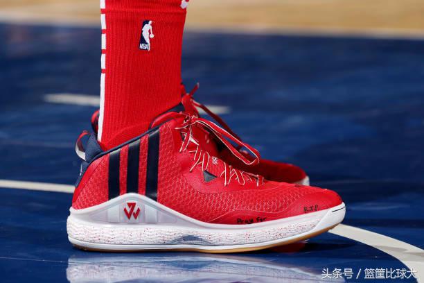 月球漫步者致敬迈克尔-杰克逊！10月9日NBA球鞋赏析