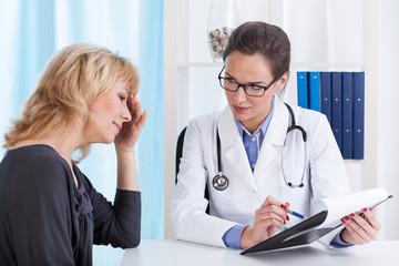 白带带血提示多种妇科疾病？做这4个检查可确诊！
