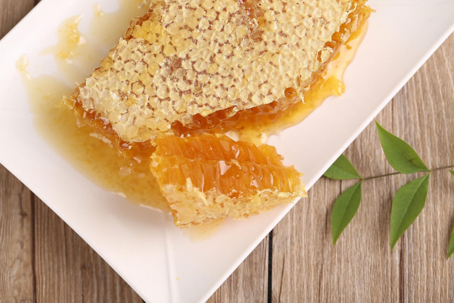 痘痘破溃消炎最快方法,痘痘反复长别用手挤教你正确祛痘