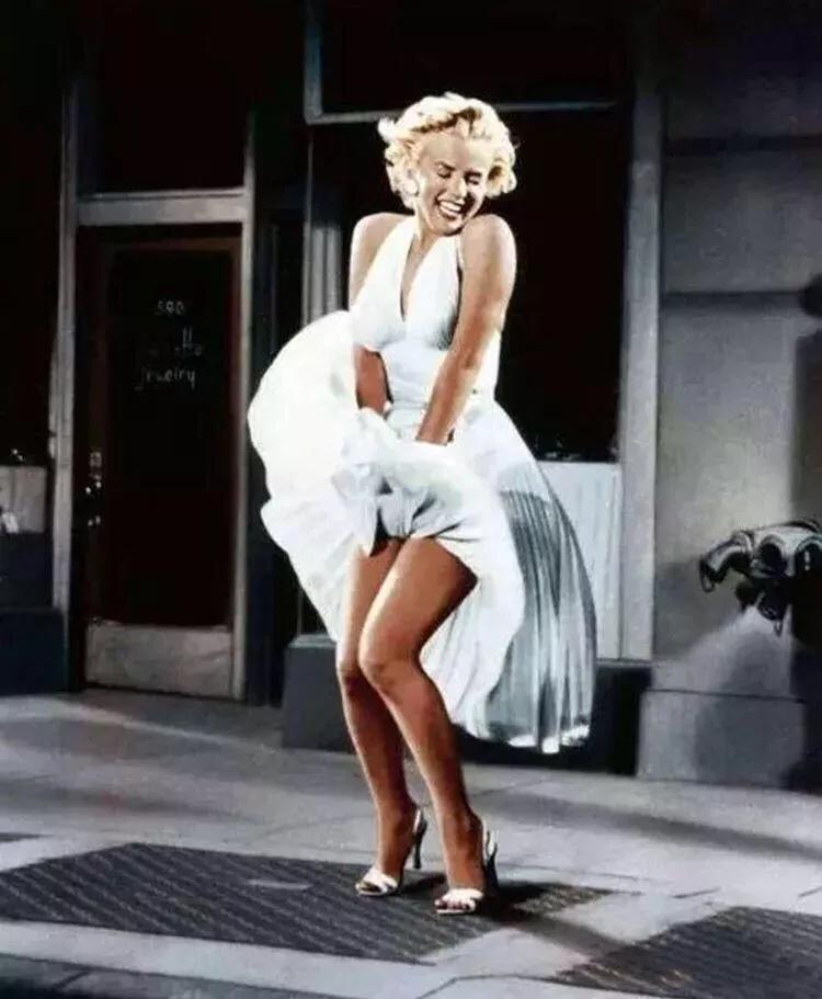 王妃的包”皇室专用的旅行箱”梦露的鞋”成为经典并非偶然！