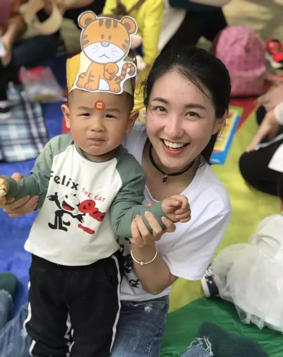 温州美女自办故事会，累积*放播**量达9万，有人听她的声音才能入睡
