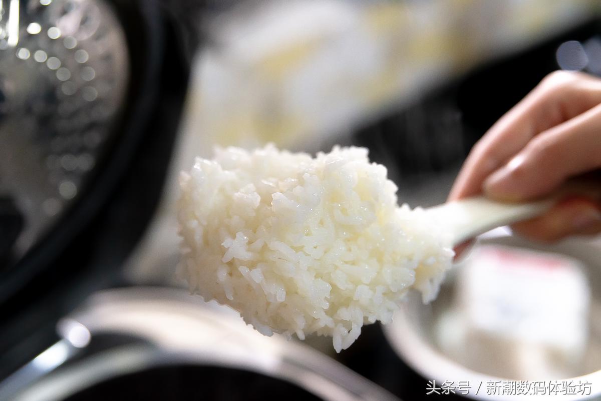 美的电饭煲与一般电饭锅区别,你见过可以把饭倒出来的电饭煲吗