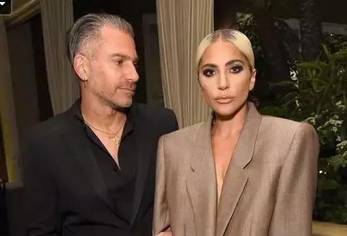 ladygaga结婚了吗,ladygaga被曝与男友订婚