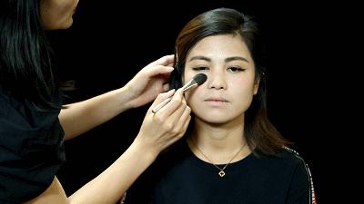 世上没有丑女人抖音,世界上没有丑女人化妆的视频