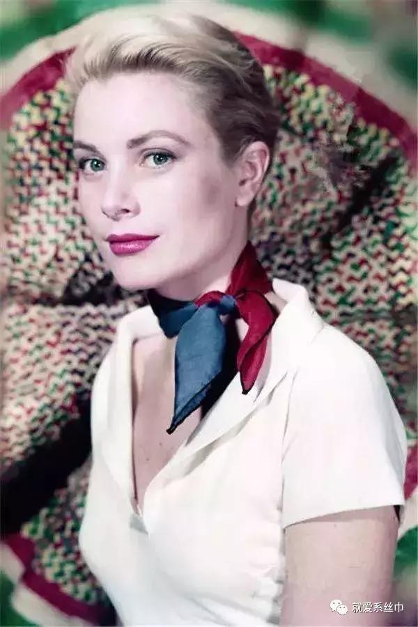 丝巾是每个女士会说话的点缀,什么丝巾好看又有气质