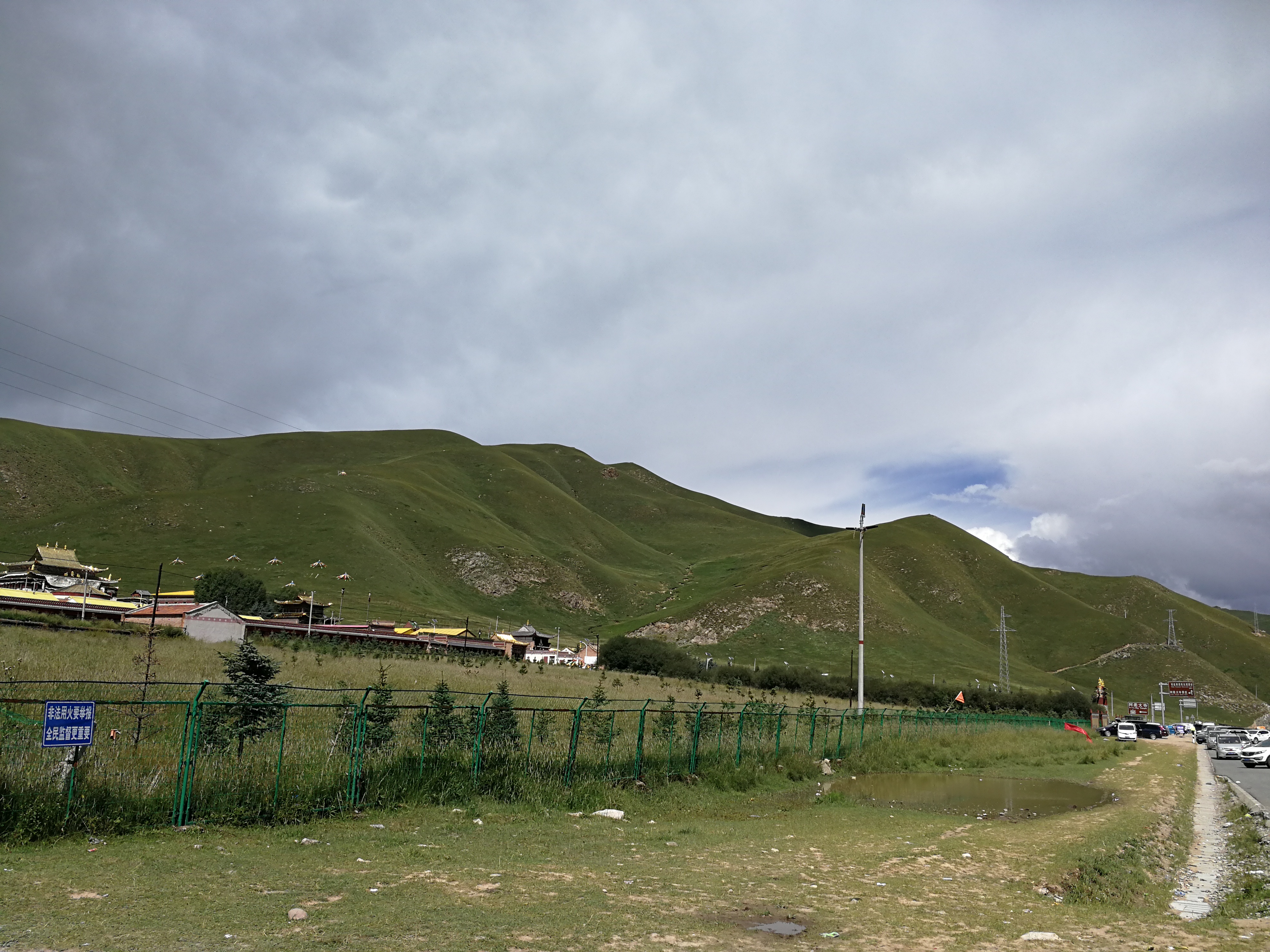 省级投资公司的投资管理岗和地产前十强管培生哪个发展前景更好？