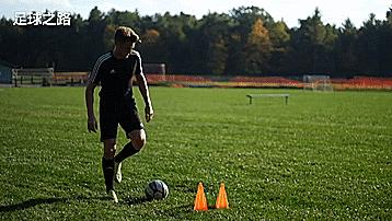 足球基本技术动作要领讲解,足球怎样100%假动作骗过敌人