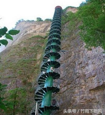 世界最“恐怖”阶梯直接吓到游客腿软，华山第一险，你去过吗