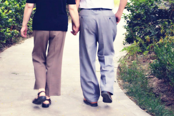 锻炼后膝盖疼还能继续运动吗,锻炼之后膝关节疼痛是什么原因