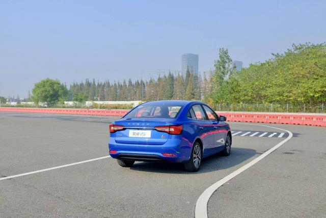 新款荣威i5安全系数怎么样,荣威i5高能性能