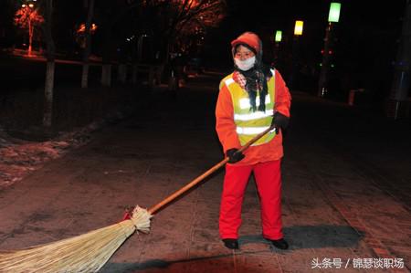为什么环卫工的工资低经济学,环卫工人为什么工资低