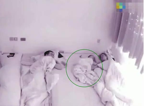 1岁半宝宝睡着了能不能叫醒吃奶,一岁宝宝自己喝奶自己睡觉