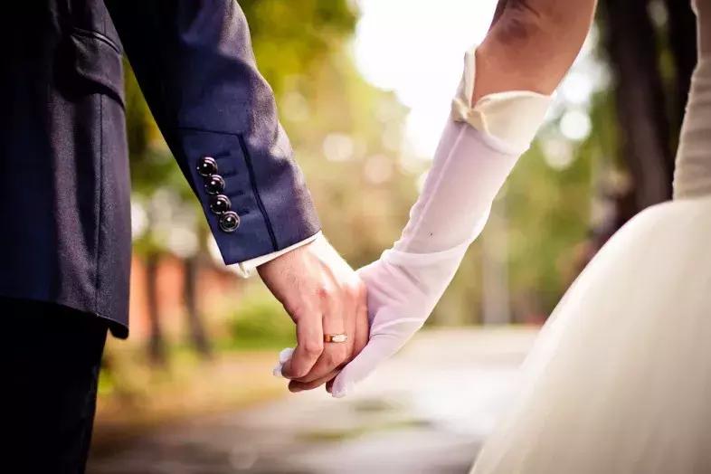 “有情人终成兄妹”？拥有1000名子女的超级捐精者引*伦发**理难题