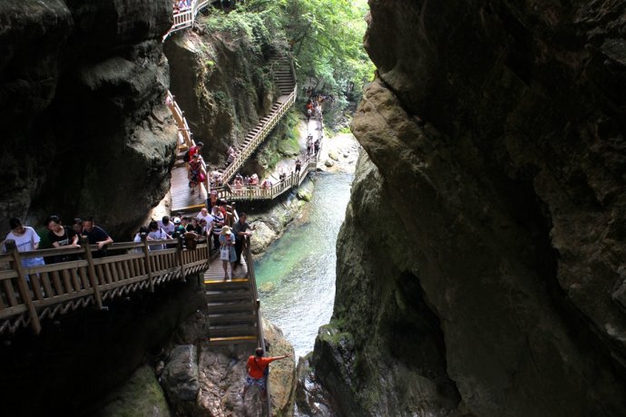天生桥自然成形的石桥,天生桥喀斯特
