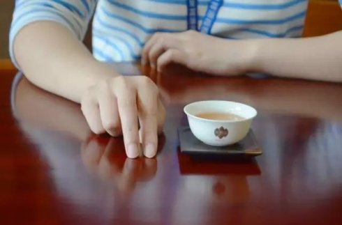汽车喇叭语音一声二声代表什么,汽车喇叭按一声是什么意思