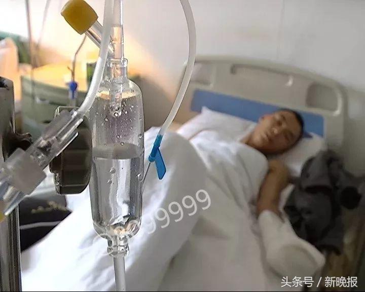 小偷半夜凌晨拿刀砍女生,男子半夜拿刀敲邻居家门