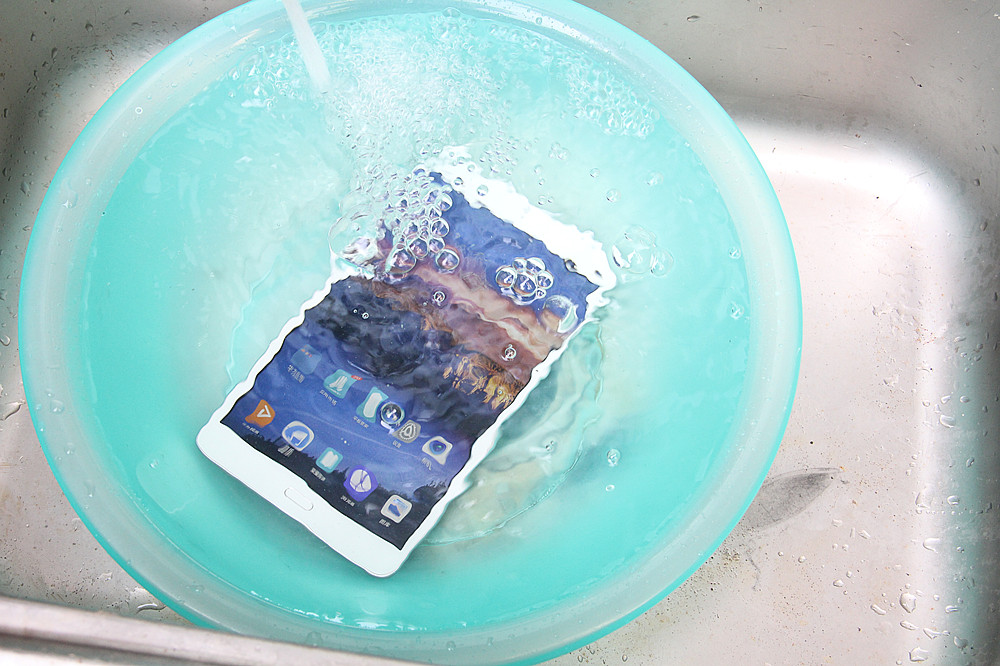 平板脏了不需要清洁剂就能干净,平板太脏了该怎样洗干净