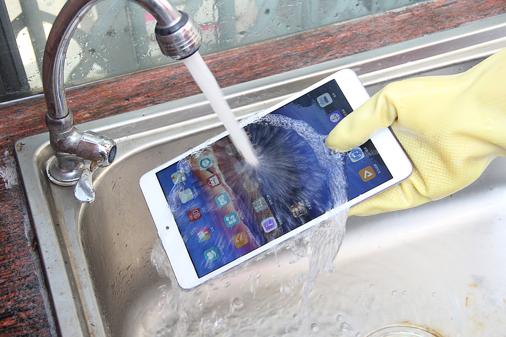 平板脏了不需要清洁剂就能干净,平板太脏了该怎样洗干净