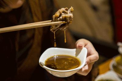 排队上千人的火锅店,单日排队8万人的火锅