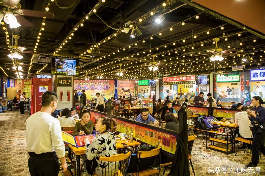 排队上千人的火锅店,单日排队8万人的火锅