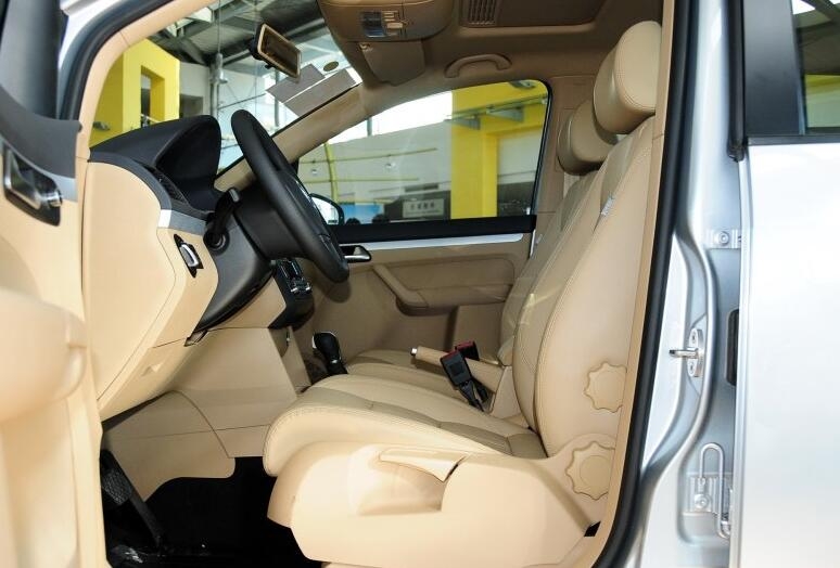 10万公里起亚新佳乐7座测评,现代库斯途和大众途安怎么选