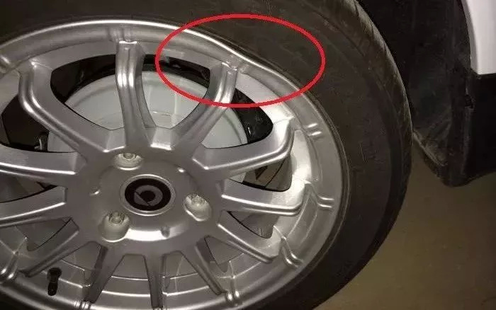 轮毂开裂修复后会抖动吗,轮毂开裂必须换原厂的吗