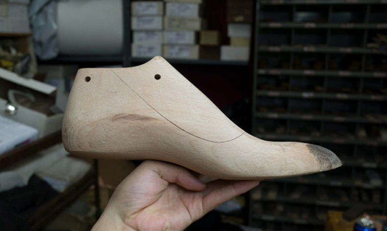 这家英国真正的百年老铺，号称只做舒适优雅的鞋