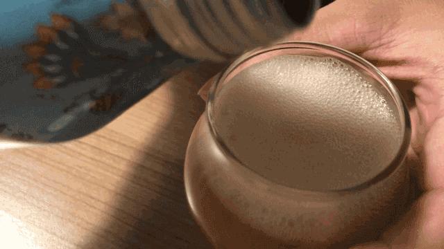 在便利店就能买到的啤酒,在便利店买了一罐啤酒