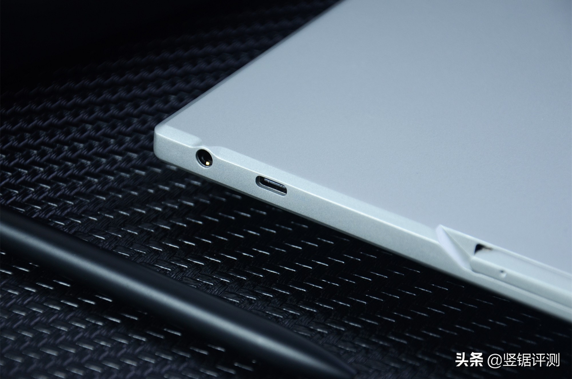 13.3寸1080p和2k,13.3英寸的屏幕搭载2k屏清晰吗