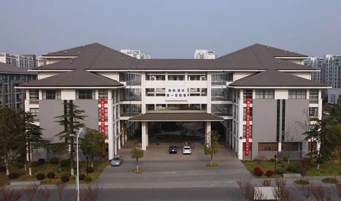 南京邮电大学通达学院18届,江苏扬州南京邮电大学通达学院