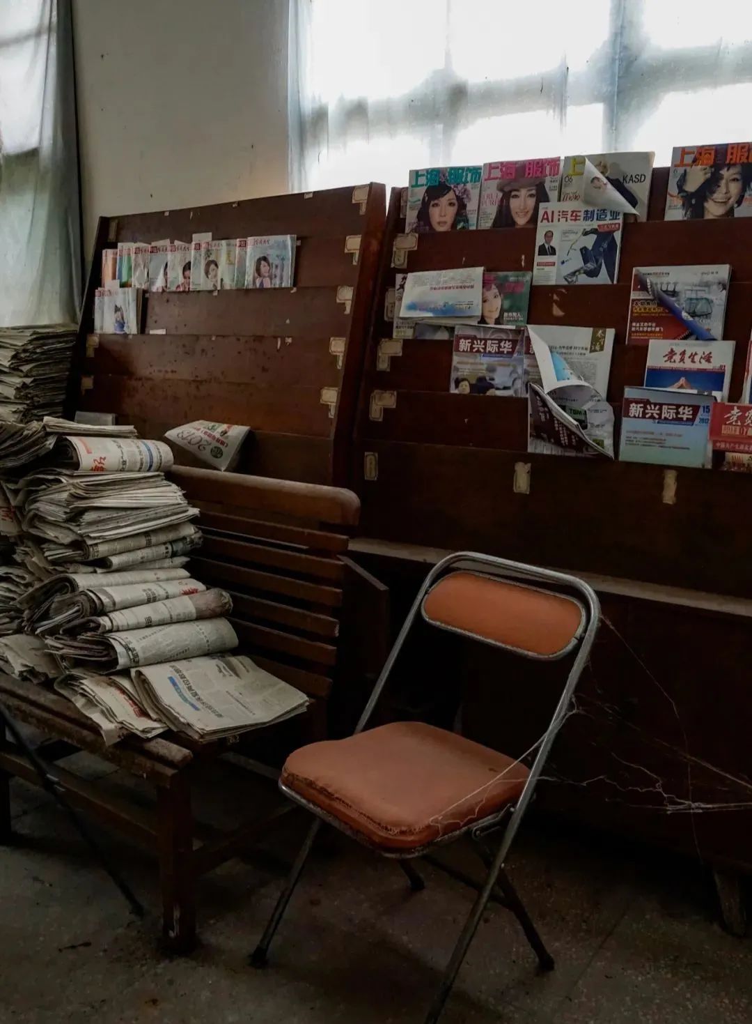 东北大妞拍废墟,东北大妞年轻照片