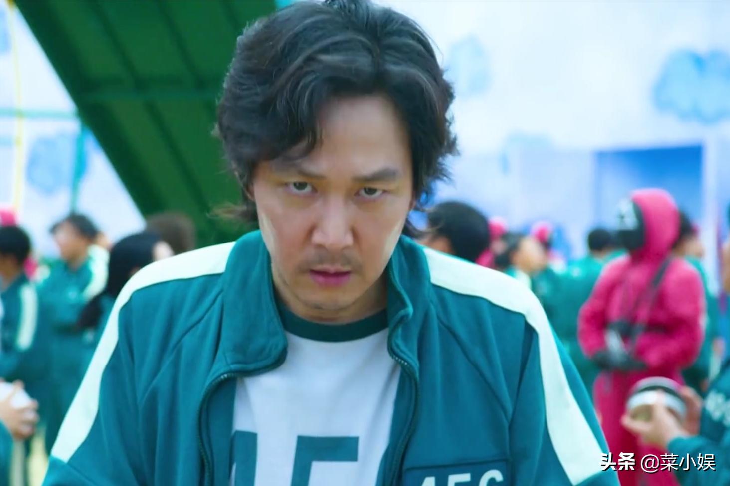 吴京回应抄袭鱿鱼游戏,针对吴京服装被指抄袭事件的点评