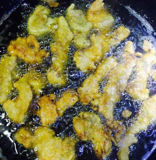 如何正确的炸酥肉,怎样炸酥肉不回软
